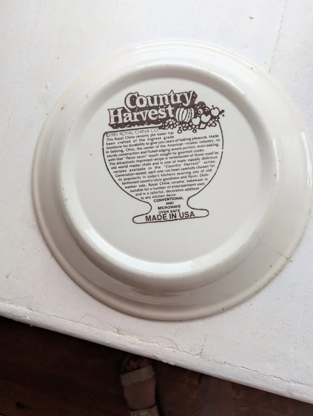 Vintage Apple Pie Ceramic Serving Plate in Cream and Green 1983